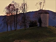 77 Il bel roccolo circolare nei colori del tramonto